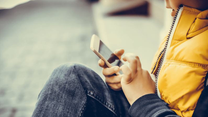 LMDS_Telephone et enfants-min